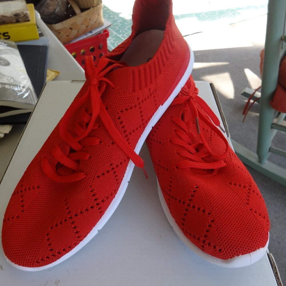 G.N.D. women's size 8 red, light weight lace up sneakers, rubber bottoms, VGC